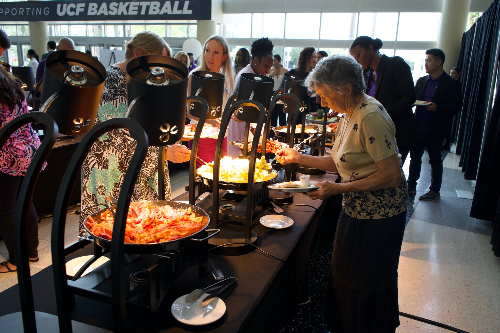 Group of attendees grabbing food. 